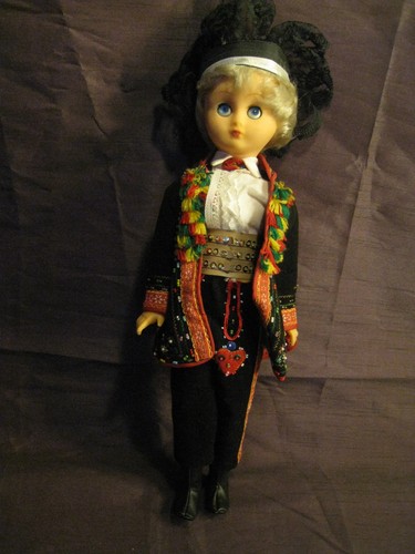 Poupée costume traditionnelle - costume,