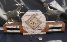 Pendule aux Boucs en Marbre et