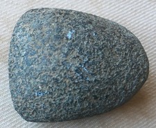 Petite hache néolithique en