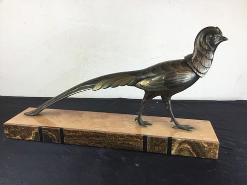 Imposante sculpture statue