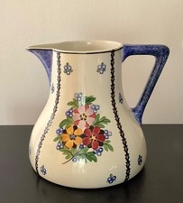 Cruche à eau au décor floral