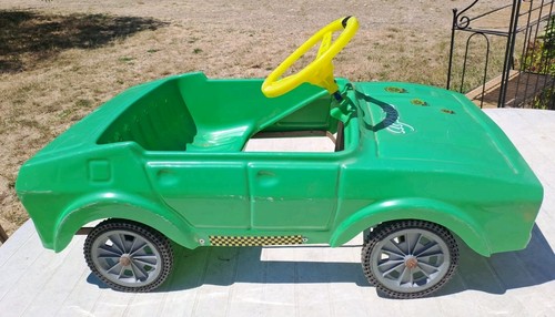 Voiture pédales ancienne - À,