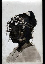 ETHNIC HAIRSTYLE (HIGH VOLTA) WORE WOMAN TOUCH COLORS with jewelry in 1937