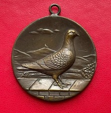 Belle médaille colombophilie en bronze avec bélière. Etat TTB