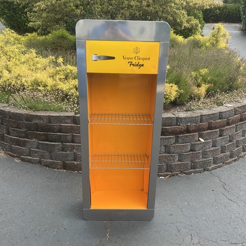 Veuve clicquot champagne - veuve,