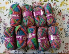 LOT DE 9 PELOTES DE LAINE