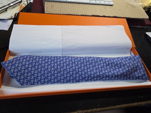 Cravate hermes dans boite - dans,