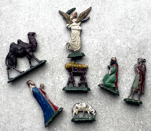 Lot figurines personnages - 7,