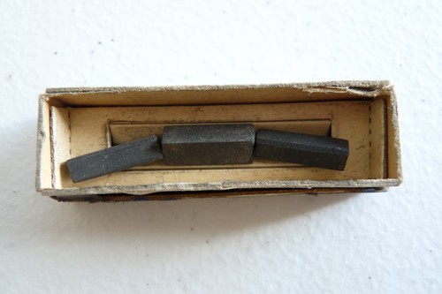 Charbons pour moteur - , d'avance