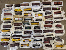 HUGE Lot ATHEARN Atlas Walthers AHM Vintage HO Freight Train Cars Metal Wheels