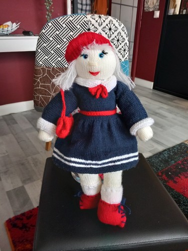 Poupee tricot fait - tricot, aux