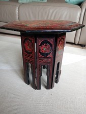 Petite table d'appoint laquée