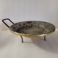 poêle de foyer sur trepied en