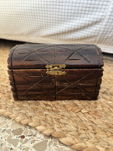 Petit coffre bois sculpté - coffre,