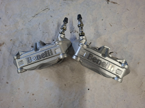 Etriers avant benelli - etriers,
