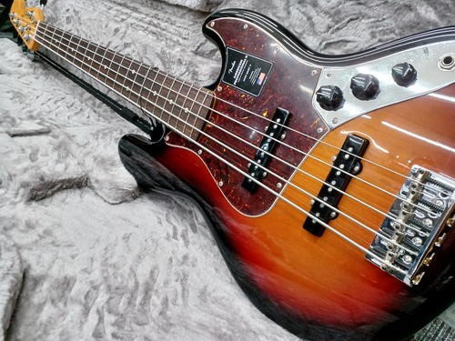 Guitare basse électrique