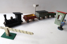 Train + 3 wagons + Guerite + Barriere + Panneau 1900-1910 Erzgebirge Germany