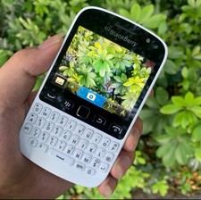 BlackBerry 9720 Unlocked Cellphone 3G WIFI 5MP Camera FM Radio GPS Black/Pink