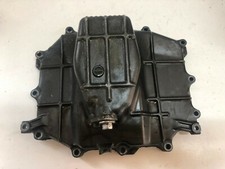 UN CARTER COUVERCLE MOTEUR D