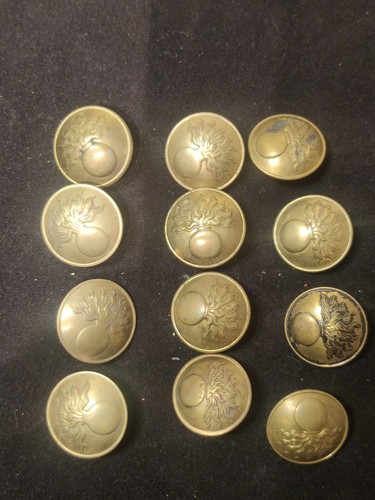Lot boutons de - de, troupe