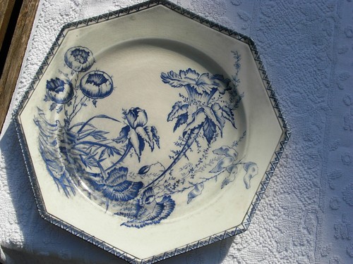 Assiette plate ancienne fleur