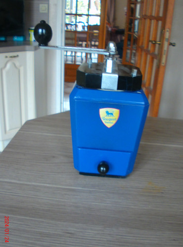 Old coffee grinder peugeot - old,