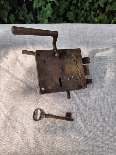 Ancienne serrure fer forgé - serrure,
