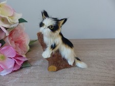 Figurine Miniature Chat Tricolore en Fausse Fourrure – Décoration Vintage