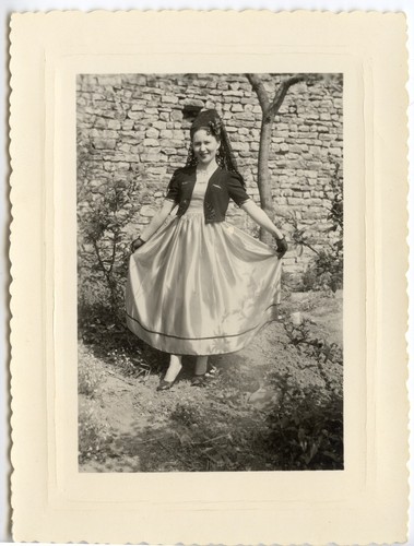 Portrait femme costume