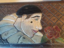 petit banc ancien. sculpté