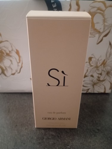 Giorgio armani eau de - si,