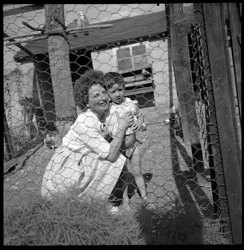 Woman with child aviary - j,