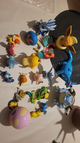 Lot figurines pokémon - 18,