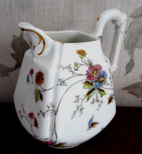 Ancien pot petit pichet à lait cruche porcelaine décor fleurs & papillon 13 cm