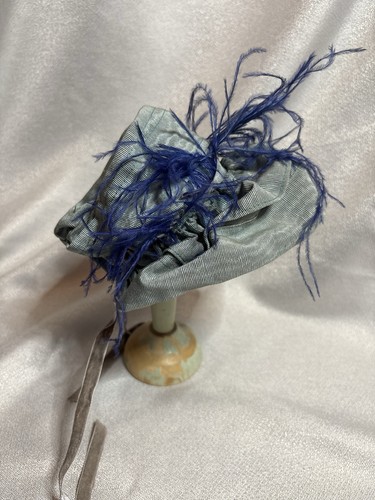 Chapeau poupée ancienne bleu