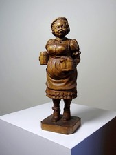 Sujet "La serveuse de bière" en bois sculpté Ludwig Roger Allemagne années 50