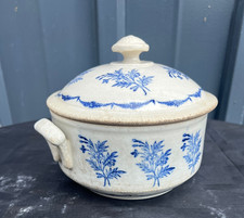 Pot  couvert à anses , grès