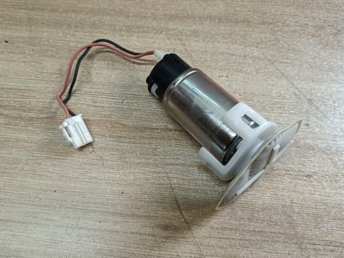 Une pompe essence moto honda - une,