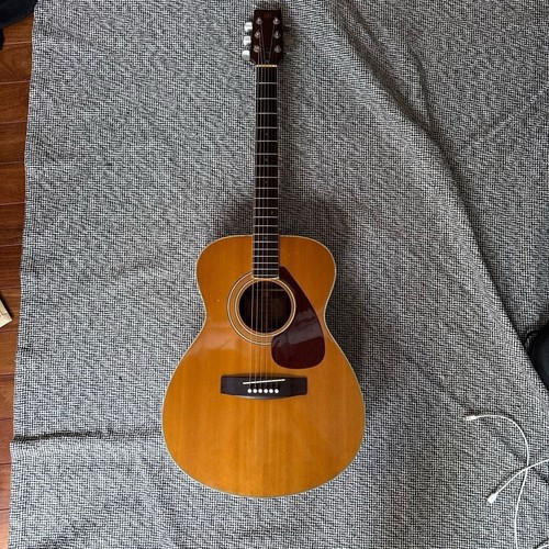Guitare acoustique vintage
