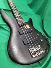Guitare basse électrique