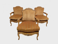 Trois fauteuils style Louis XV