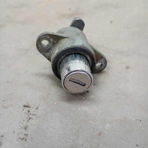 Trunk lock cylinder key - lock, no