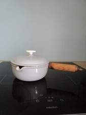 Casserole avec couvercle en