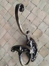 Patère  Murale Porte Manteau en Bronze Patiné Ancien .