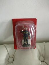 Figurine 100% neuve (BOM016) POMPIER PARIS TENUE DE FEU FRANCE 2003 - DEL PRADO