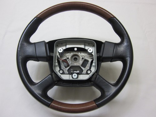 Volant cuir combiné bois - cuir,