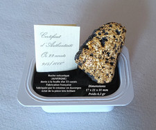 Roche volcanique dorée à la feuille d'or 22 carats fabriquée en Auvergne FRANCE