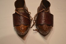 OLD PAIR OF CLOGS CHILD OF THE NINETEENTH WOOD CARVING AND LEATHER DECOR FLOWERS
