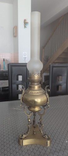Lampe pétrole tripode - À,