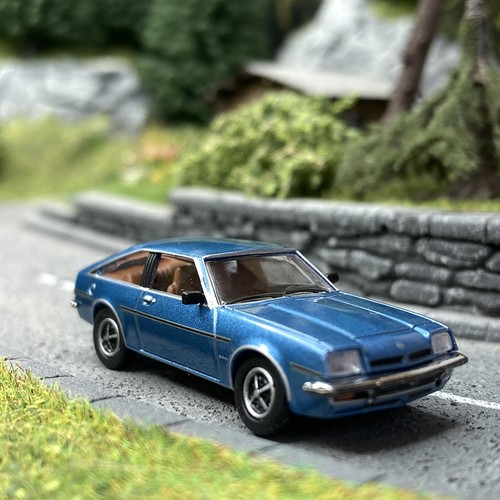 Opel manta bleu - manta,
